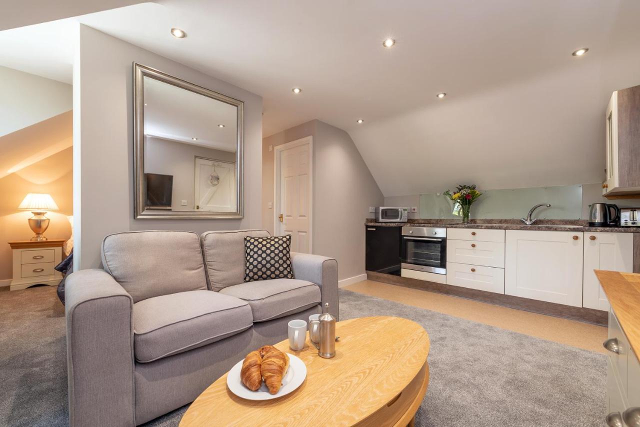 Hamble Retreat Studios And Lodge Warsash Bagian luar foto
